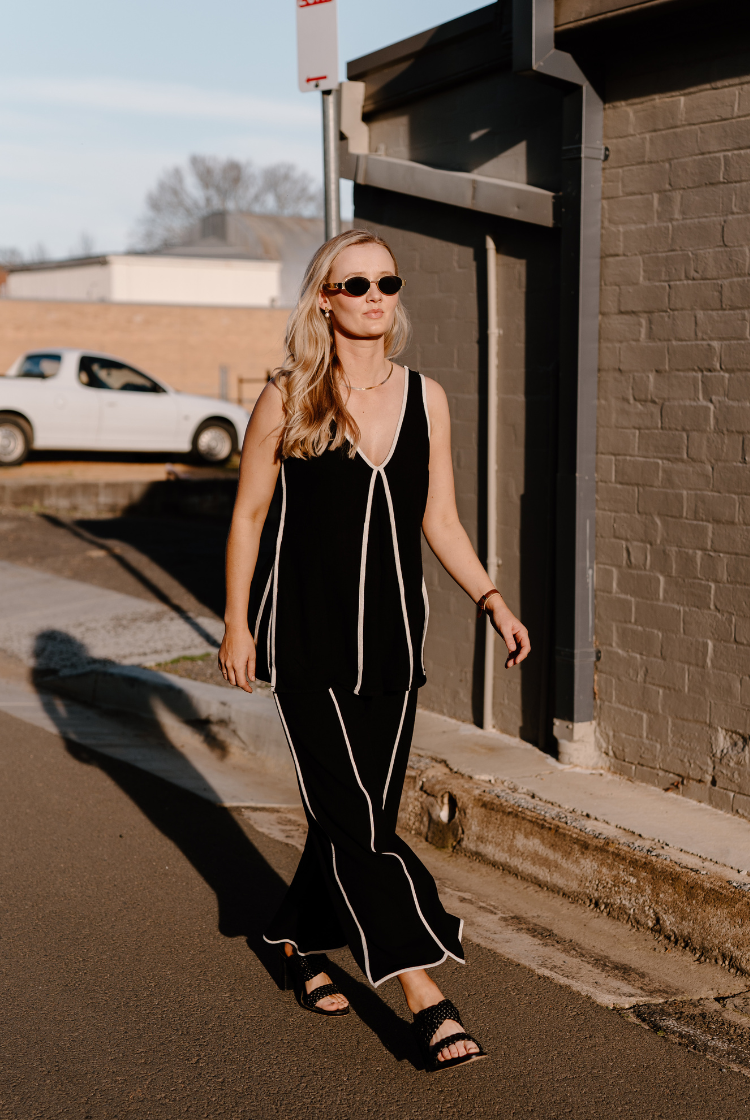 Esila Top | Noir Almond