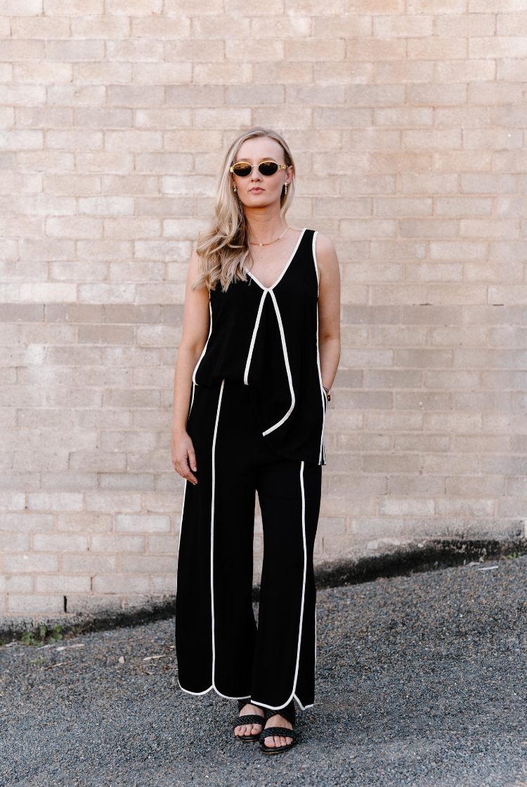 Esila Top | Noir Almond