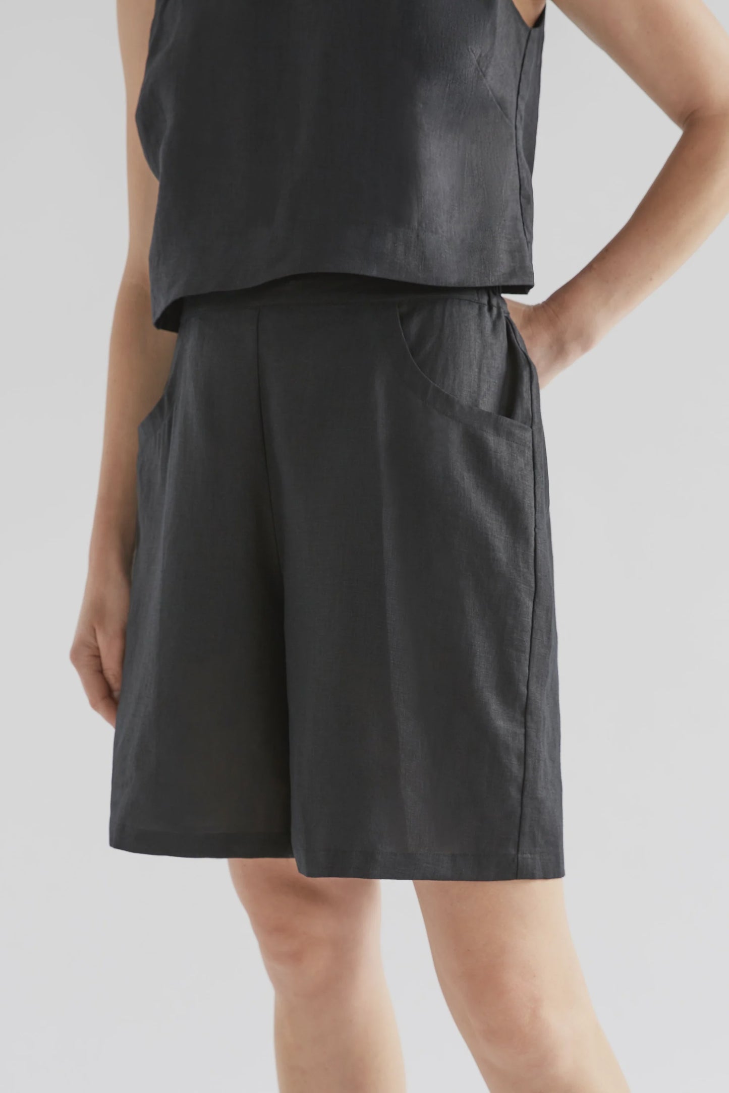 Strom Short | Black
