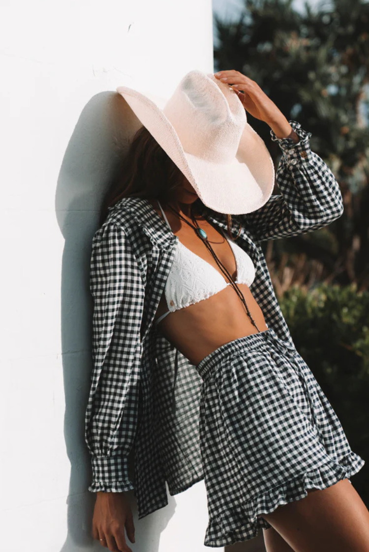 Capri Shorts | Navy/ Oat Check