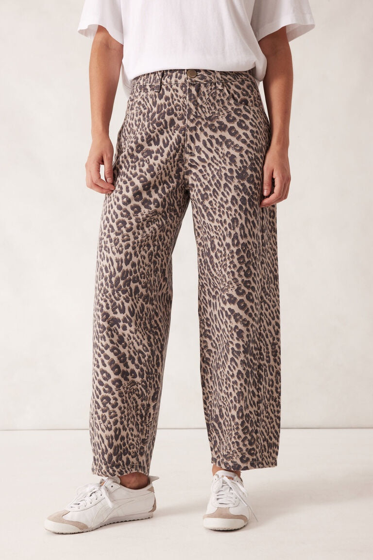 Maggie Tapered Barrel Jean | Leopard