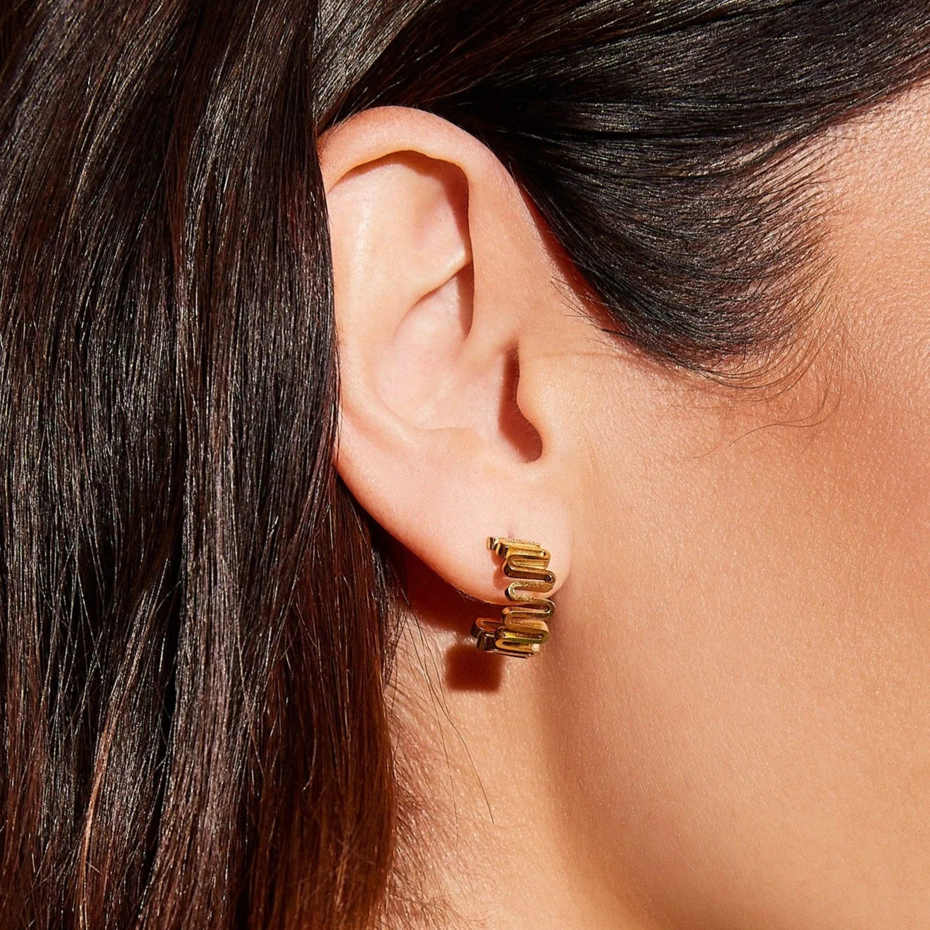 Leigh Wavy Hoops | Gold