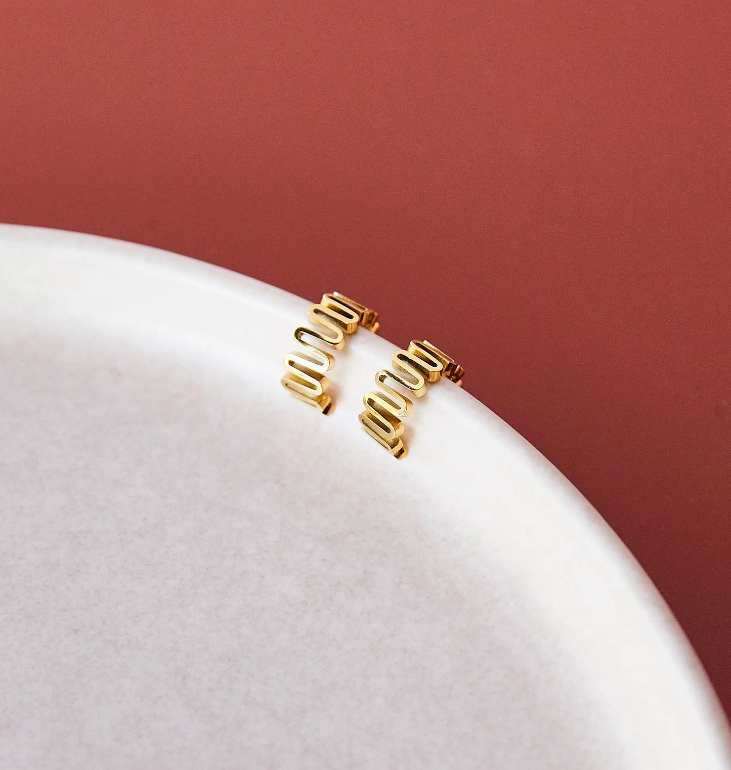 Leigh Wavy Hoops | Gold