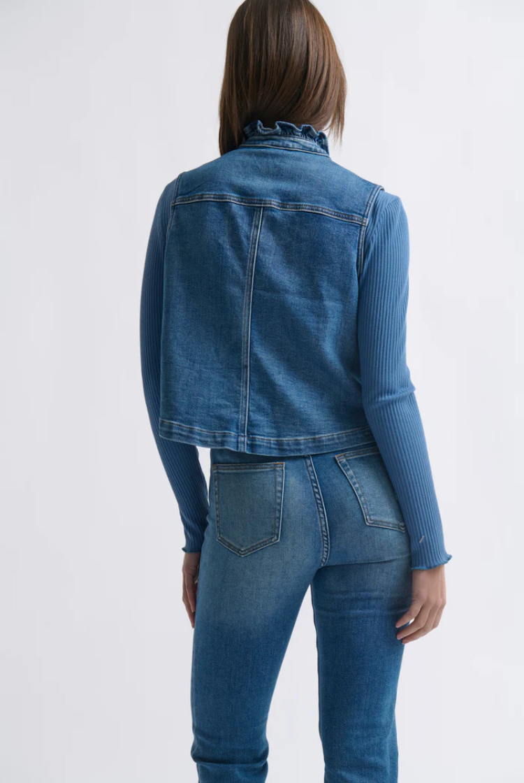 Erica Vest | Dakota Wash