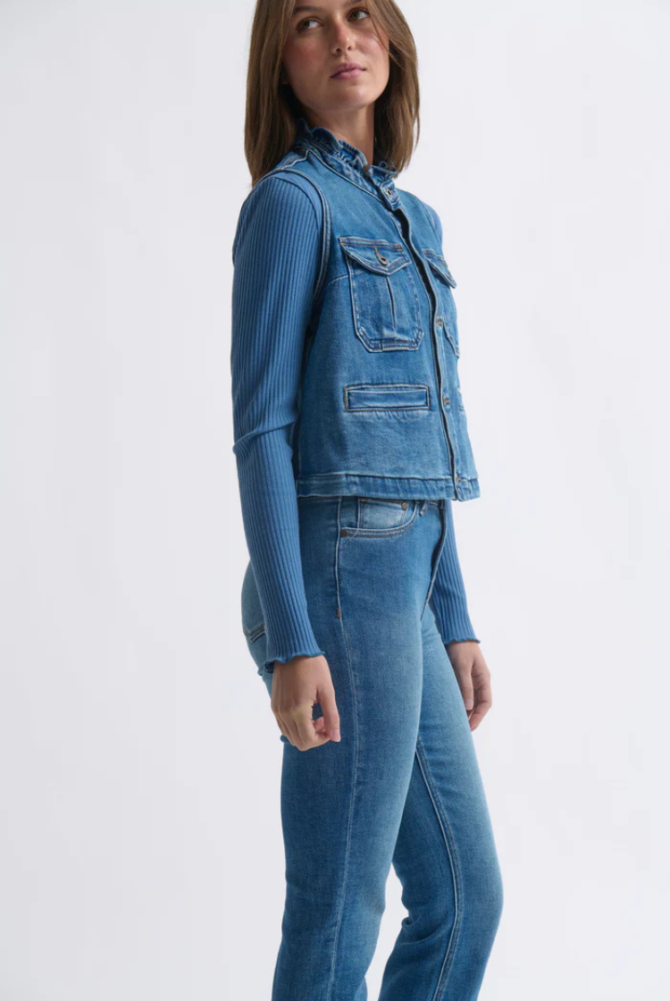Erica Vest | Dakota Wash