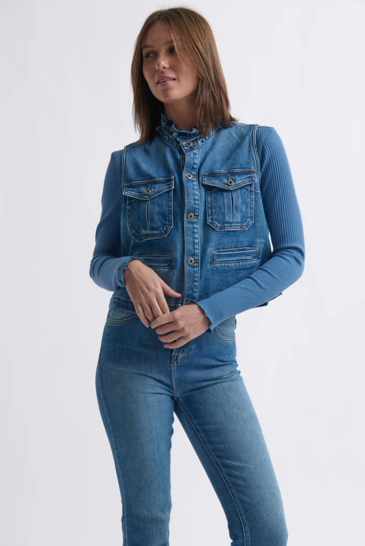 Erica Vest | Dakota Wash