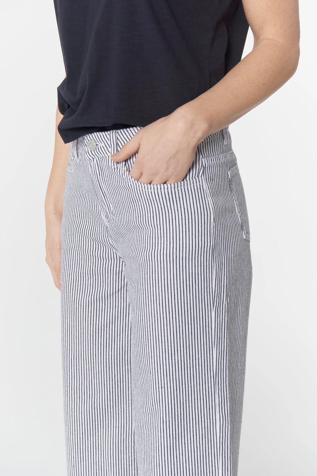 5 Pocket Crop Wide Leg Jean | Navy / White