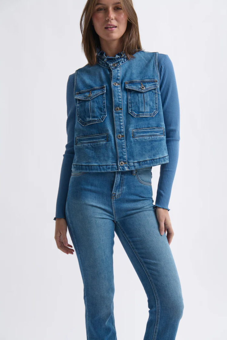 Erica Vest | Dakota Wash