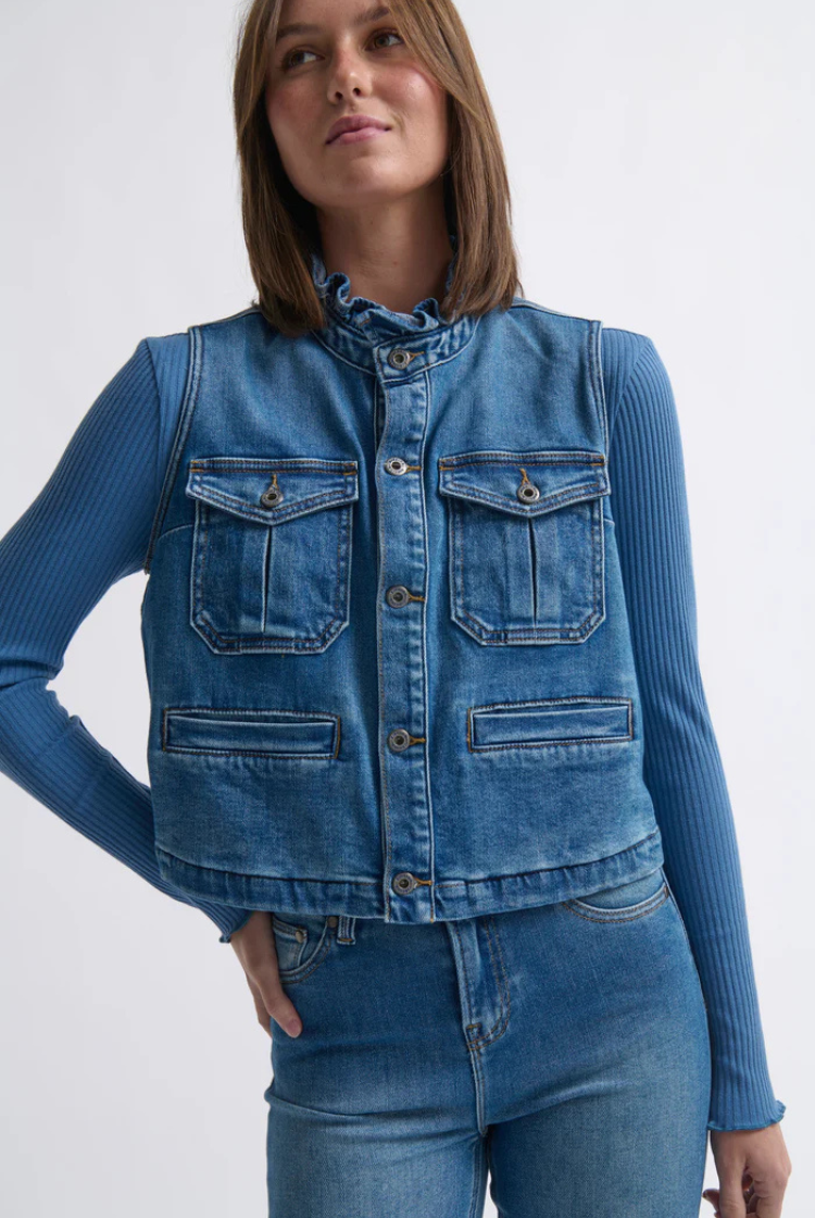 Erica Vest | Dakota Wash