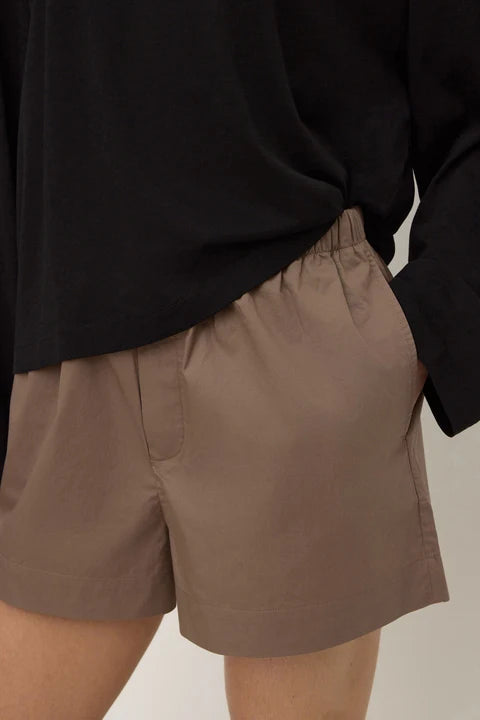 Micha Poplin Short | Dark Sand