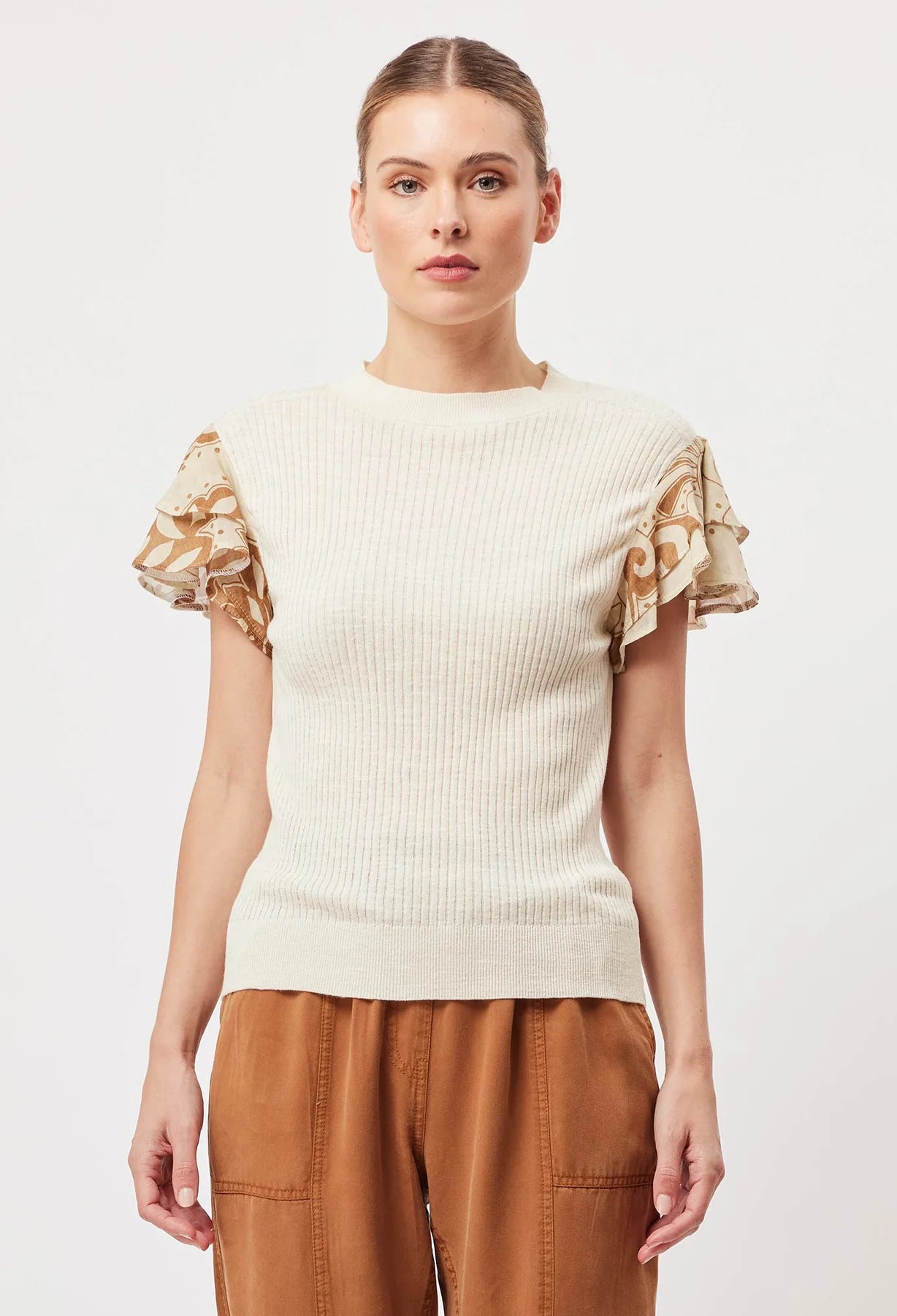 Load image into Gallery viewer, Rio Contrast Ruffle Sleeve Knit Top | Bone
