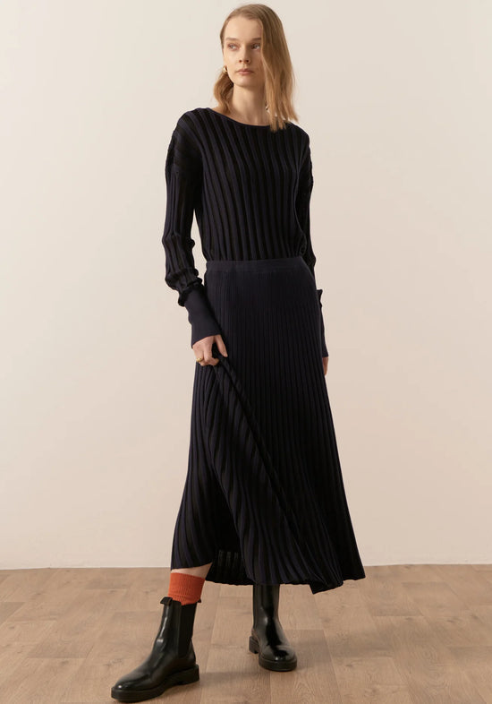 Atrium Ribbed Pleat Skirt | Ink / Black
