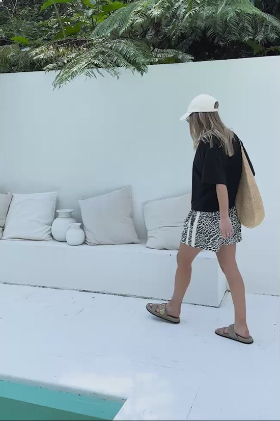 Load and play video in Gallery viewer, Mila Short | Leopard Linen Blend
